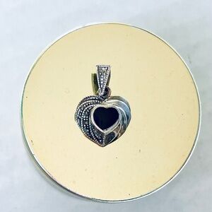 Pristine 925 silver marcasite & black heart pendant for chain, art deco style